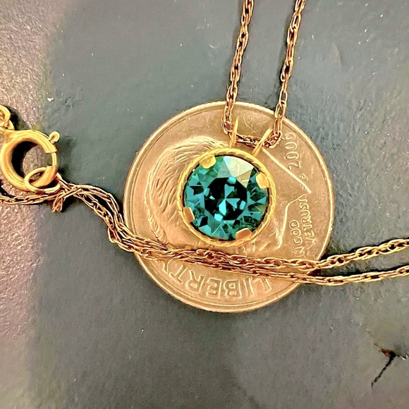 Vintage Solid 10K Gold Pendant necklace. Dainty Gem Pendant on 20” chain. - Picture 4 of 13